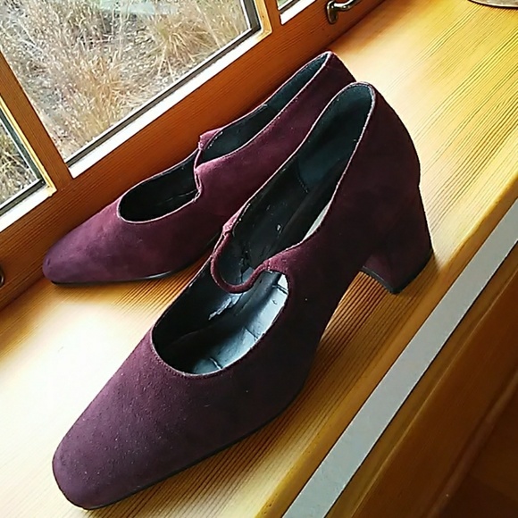 LORD & TAYLOR SUEDE HEELS! - Picture 5 of 8